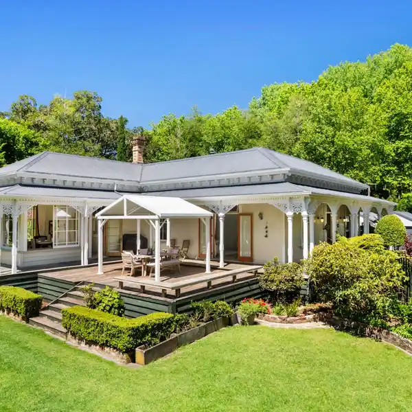 HISTORIC COUNTRY ESTATE BEAUTIFULLY RE-IMAGINED FOR MODERN LIFE