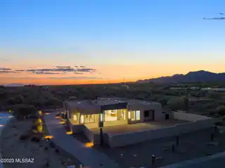 Contemporary Retreat on 3.3 Acres in Oro Valley