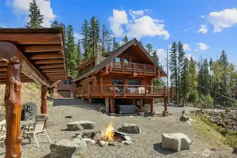 Meticulously Maintained Log Home on Three Acres Above Lake Cle Elum
