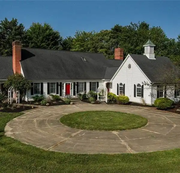 TRANQUIL COUNTRYSIDE RETREAT WITH MODERN ELEGANCE