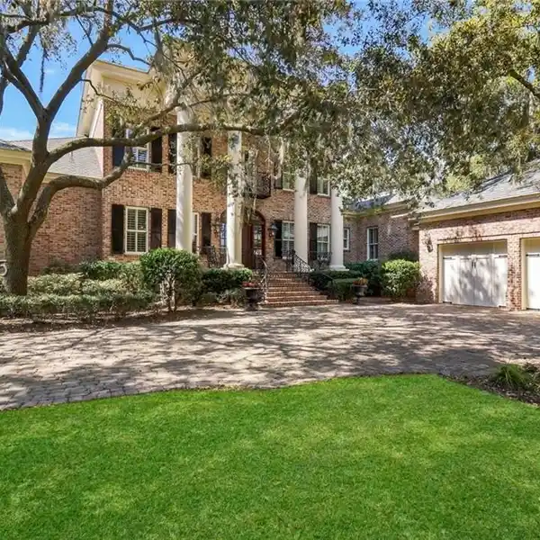 SOUTHERN ESTATE WITH STUNNING VIEWS OF THE DYE COURSE