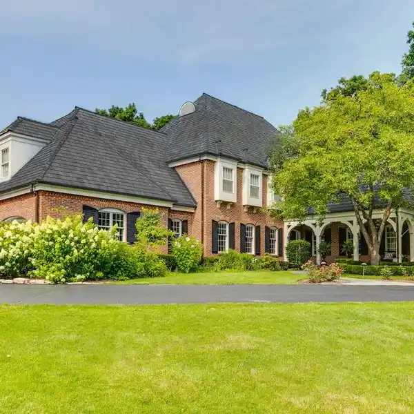 STATELY ALL-BRICK HOME IN DESIRABLE HAVENWOOD