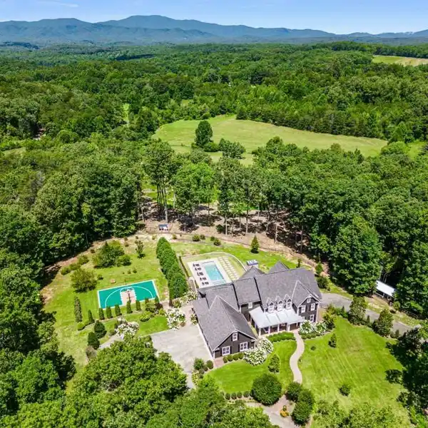 MEADOW CREEK MANOR