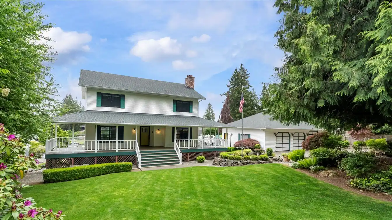 Lake Tapps Waterfront Homestead
