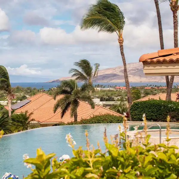 RELAXED ELEGANCE AT HOKULANI GOLF VILLAS