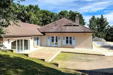 Renovated Property on the Heights of Gex