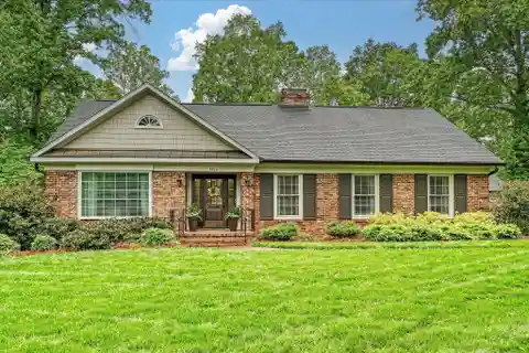 Beautiful Home in Popular Beverly Woods East