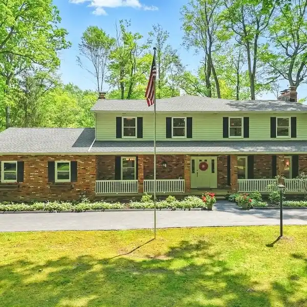 ONE-OF-A-KIND HOME BORDERING CUYAHOGA VALLEY NATIONAL PARK