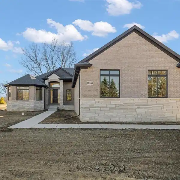 QUALITY LUXURY RANCH FEATURING A STYLISH DESIGN