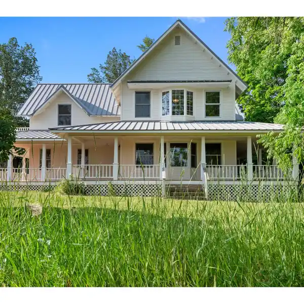GRAND SIX BEDROOM RESIDENCE ON 12 PRISTINE ACRES