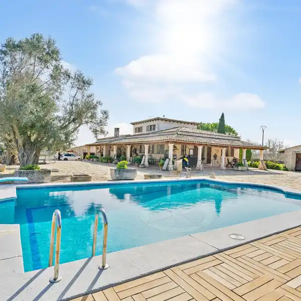 MAGNIFICENT PROPERTY IN A RURAL SETTING
