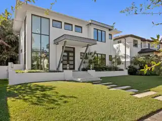 Contemporary Masterpiece in a Historic Neighborhood