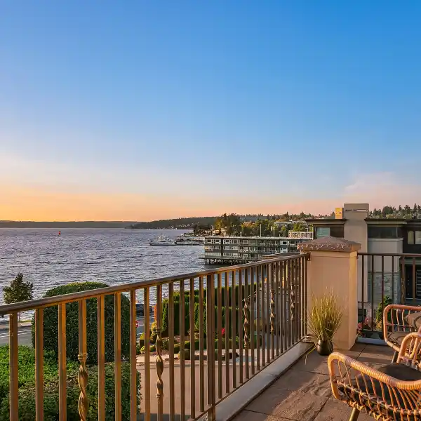 THE BEST OF LAKESIDE LIVING