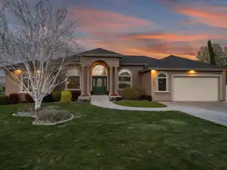 Country Estate on a Quiet Cul-De-Sac