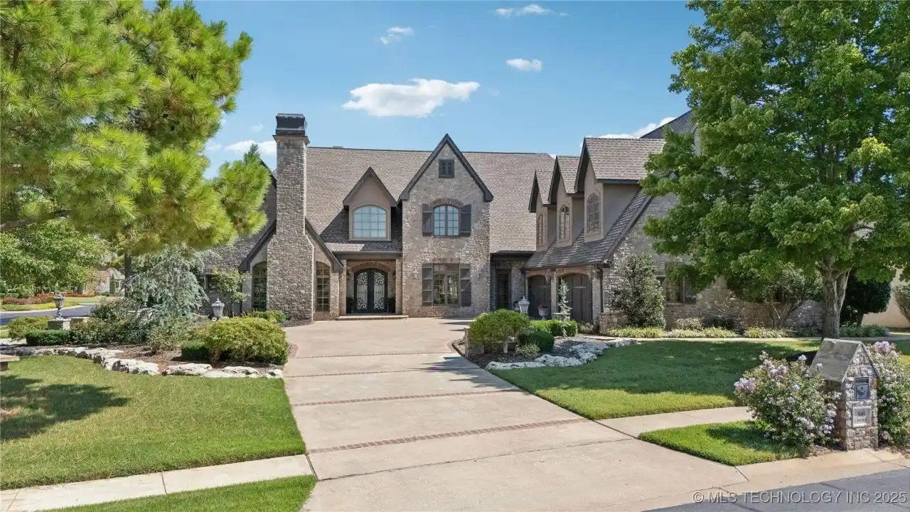 Custom Home in the Prestigious Community of Lakes at Indian Springs
