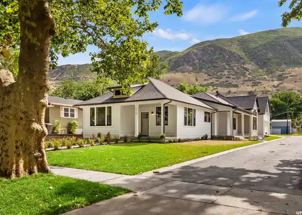 GRAND DOWNTOWN FARMINGTON MASTERPIECE REMODELED