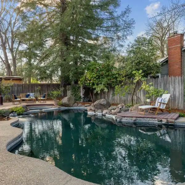 BEAUTIFUL CUSTOM HOME IN ARDEN PARK