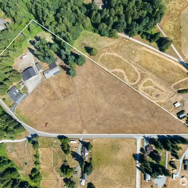 EXCEPTIONAL 10-ACRE EQUESTRIAN ESTATE