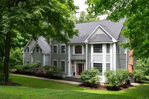 Pristine Gem in South Glastonbury