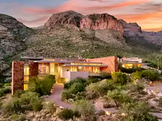 Campbell Cliffs - Breathtaking Home on Ten Acres