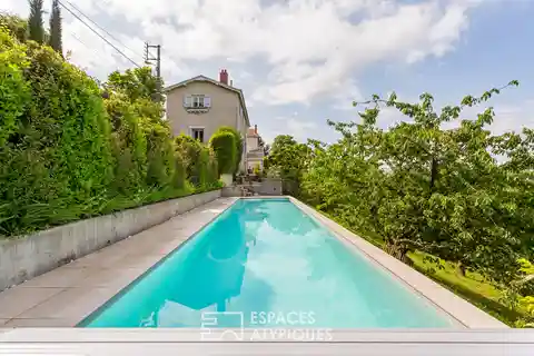 Historic Retreat with Panoramic Nature Views