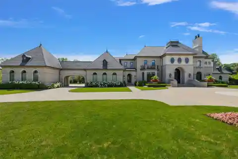 Magnificent Estate on Two Manicured Acres