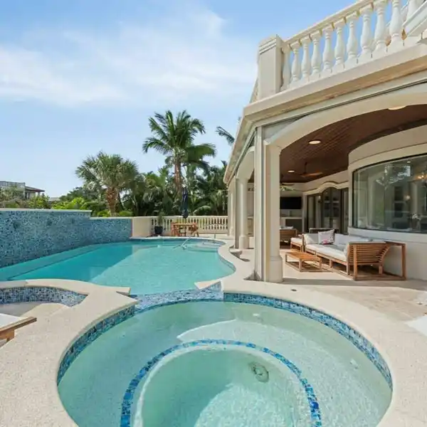 EXQUISITE HIDEAWAY BEACH HOME