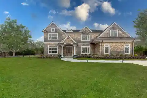 Pristine Eight Bedroom Rental Residence