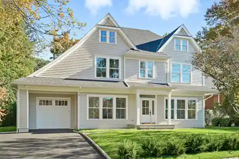 Lifestyle and Convenience in Glen Oaks