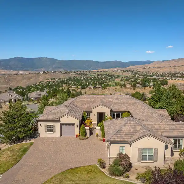 EXQUISITE SINGLE-LEVEL ESTATE WITH 360-DEGREE VIEWS