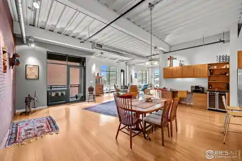 Elegant Downtown Corner Unit