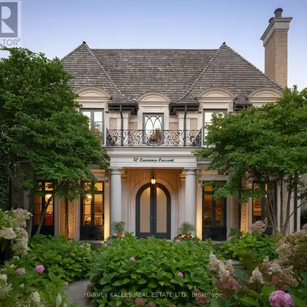 REFINED CUSTOM RESIDENCE IN LAWRENCE PARK