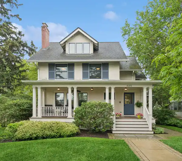 CLASSIC EAST WILMETTE HOME ON AN OVERSIZED LOT