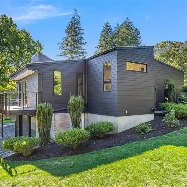 MID-CENTURY MODERN BAYVIEW GEM IN JAMESTOWN BY IRA RAKATANSKY
