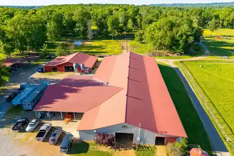 Versatile Equestrian Property - Country Life Close to Town