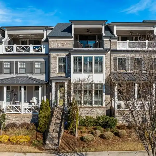 MODERN LUXURY IN A PRIME LOCATION