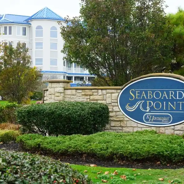 TOP-FLOOR END UNIT IN THE TIDES AT SEABOARD POINT