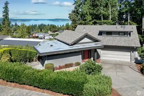 Luxury Northwest Contemporary Home in a Tranquil Enclave
