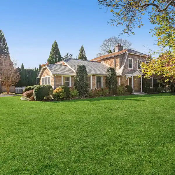 IMMACULATELY MAINTAINED RESIDENCE IN CONVENIENT LOCATION