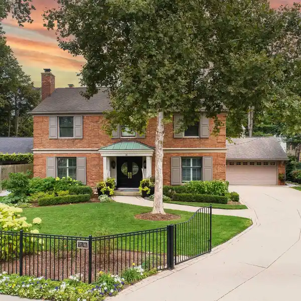 OUTSTANDING FARMS COLONIAL