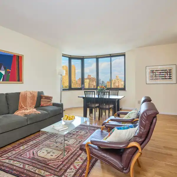 BEAUTIFULLY APPOINTED ONE BEDROOM HOME