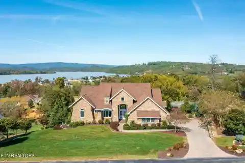 Custom Luxury Home in Prestigious Grande Vista Bay