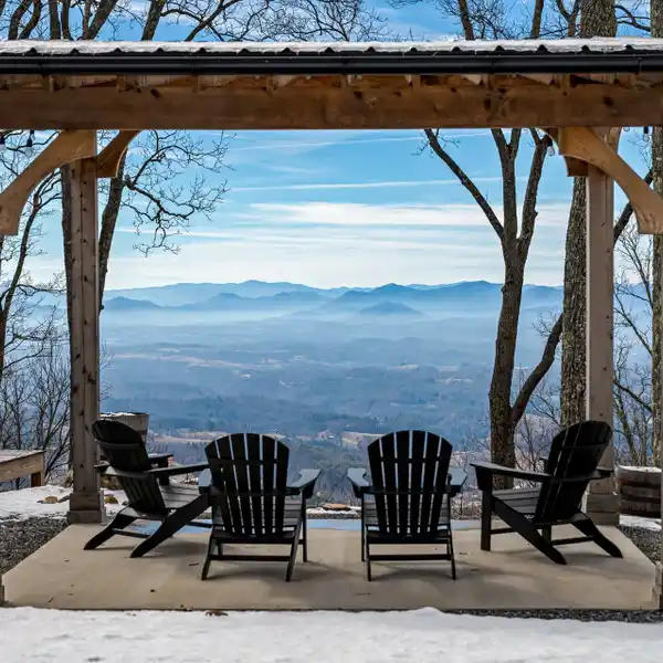 137 ACRES WITH PRIVATE COMPOUND POTENTIAL