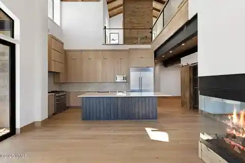 Luxurious New Contemporary Cabin in the Rockies