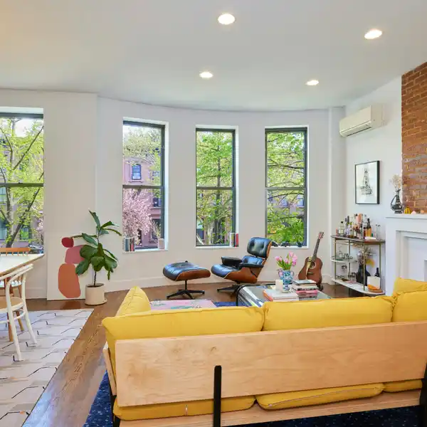 PREWAR CHARM IN PICTURESQUE CARROLL GARDENS