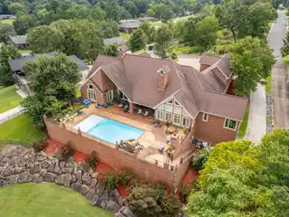 Comfortable Luxury Retreat on Lake Hamilton