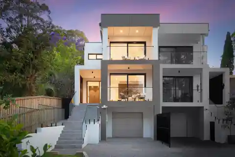 Contemporary Family Haven with Alfresco Elegance