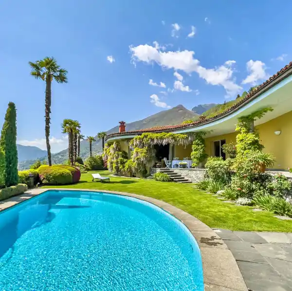 WONDERFUL VILLA WITH PANORAMIC LAKE VIEWS