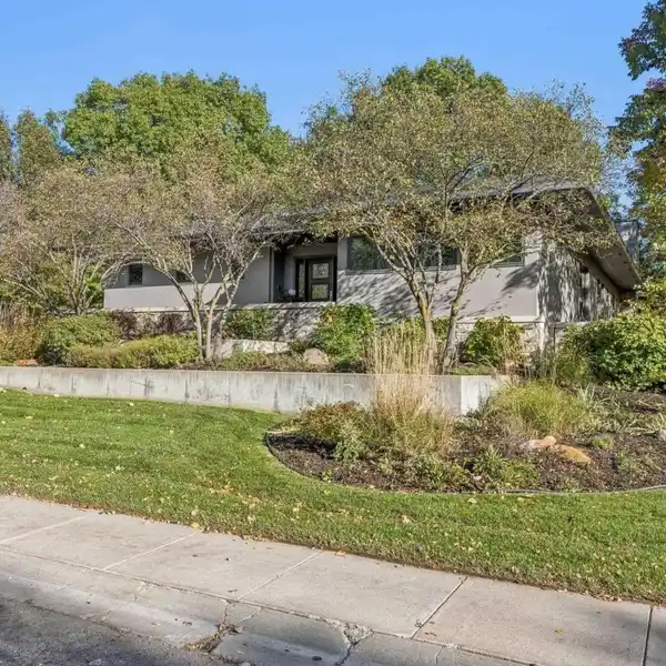 FRANK LLOYD WRIGHT - INSPIRED RANCH HOME