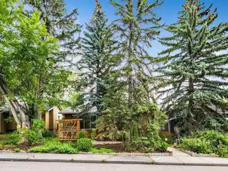 Charming Elboya Home with Garden Oasis